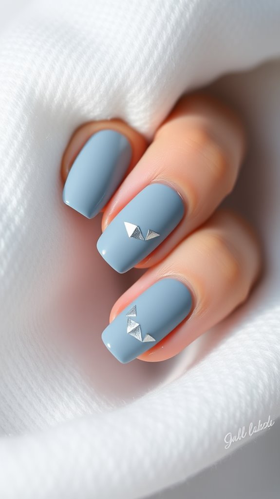 Modern_Minimal_Nails_Winters_Simplistic_Trend_0001.jpg